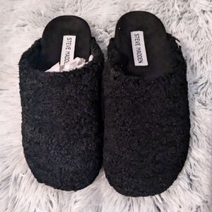 Steve Madden Vessel Plush Clog Slip On's. Size 6M. NWOB